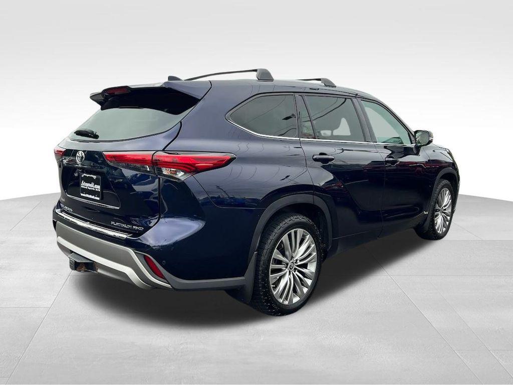 used 2022 Toyota Highlander car, priced at $39,788