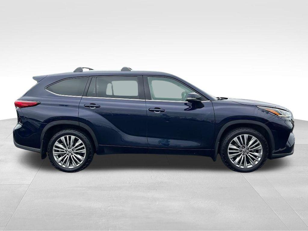 used 2022 Toyota Highlander car, priced at $39,788
