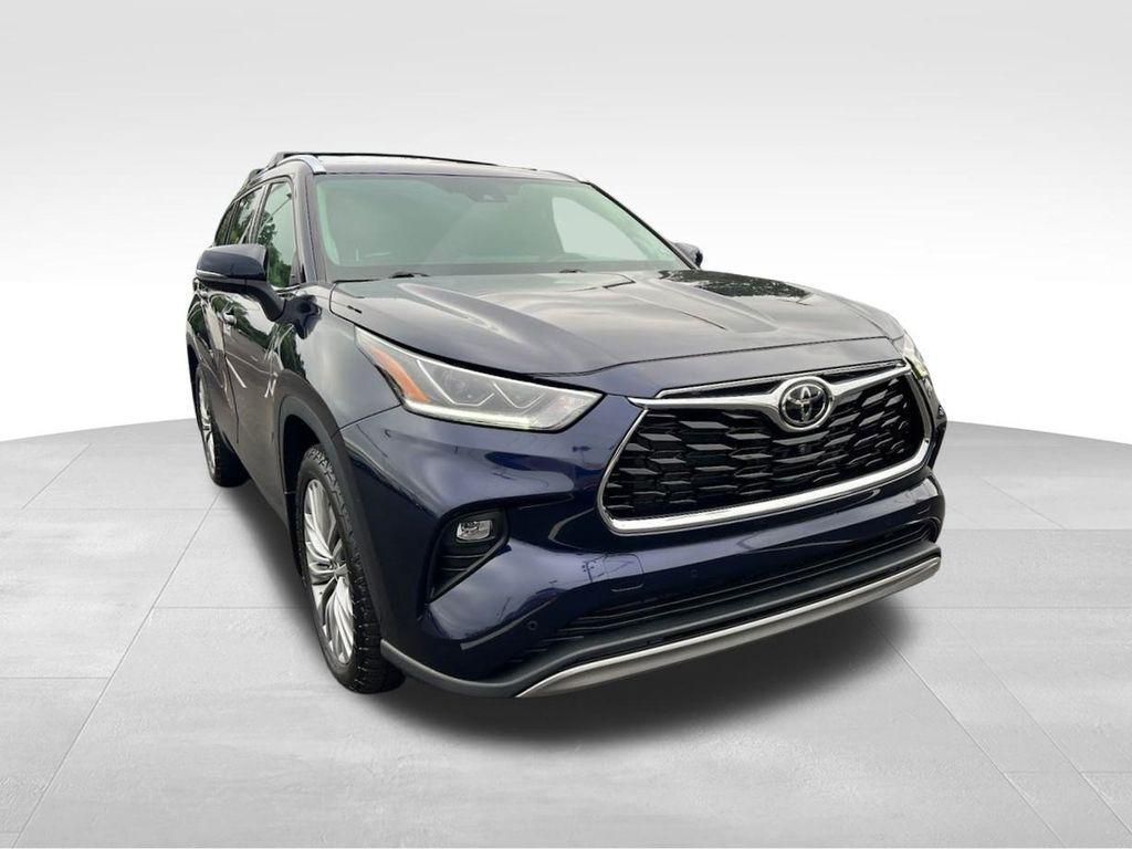 used 2022 Toyota Highlander car, priced at $39,788