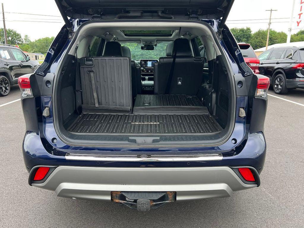 used 2022 Toyota Highlander car, priced at $39,788