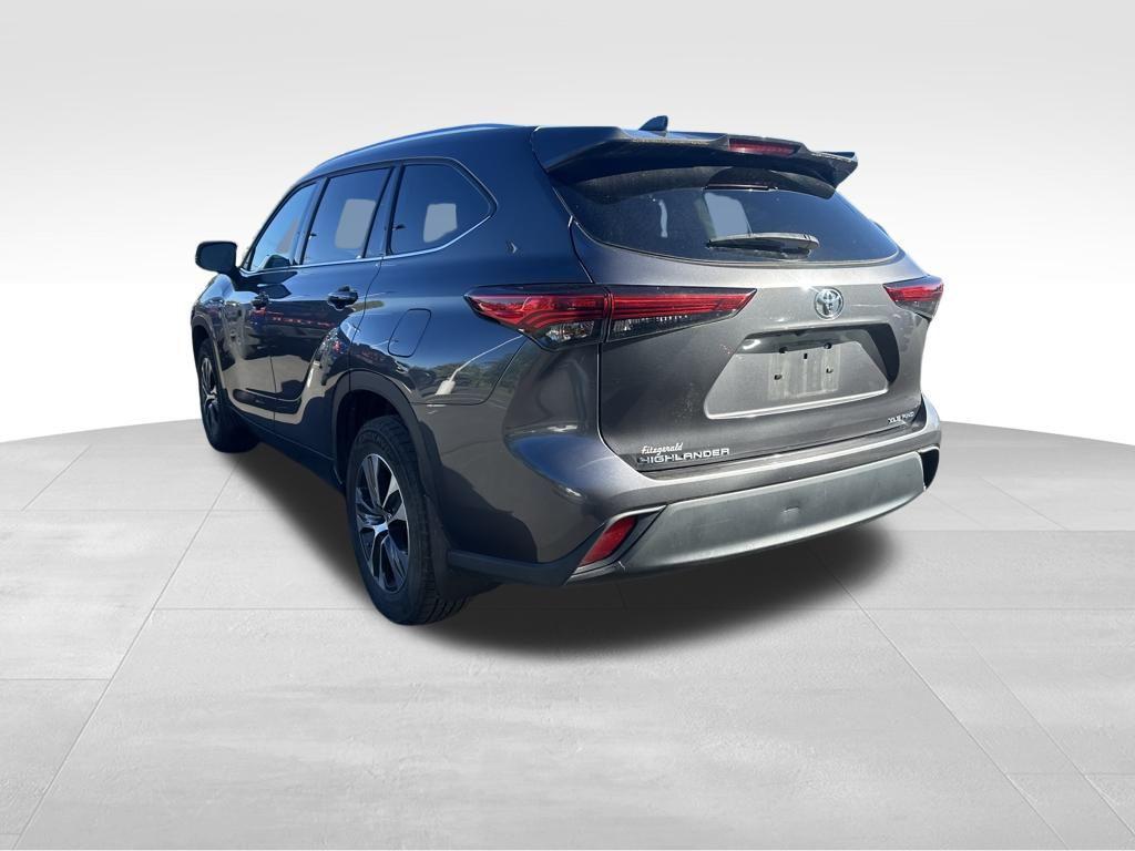 used 2021 Toyota Highlander car, priced at $29,888