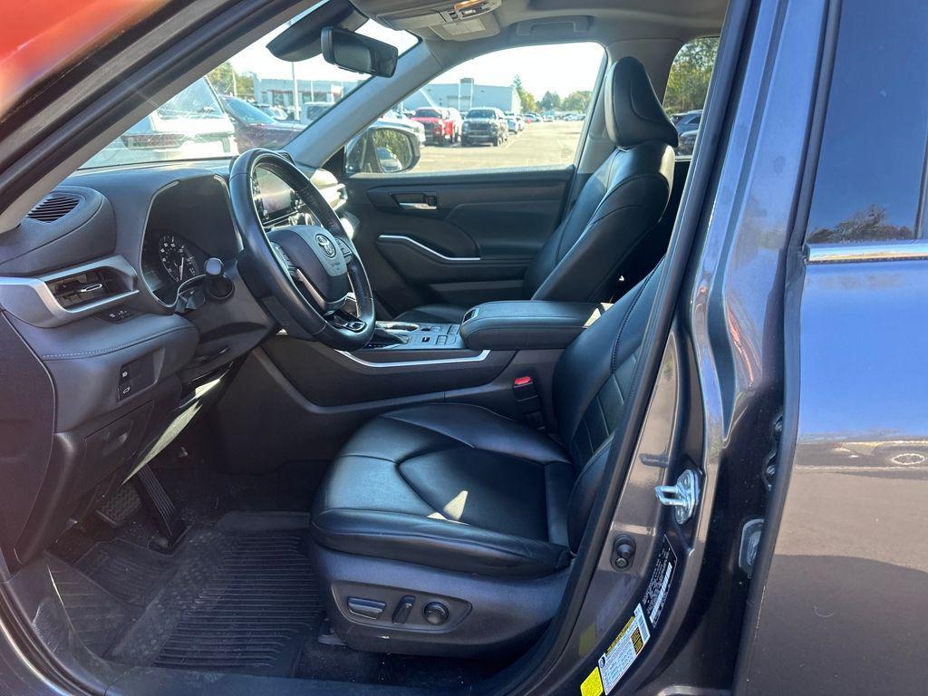 used 2021 Toyota Highlander car, priced at $29,888