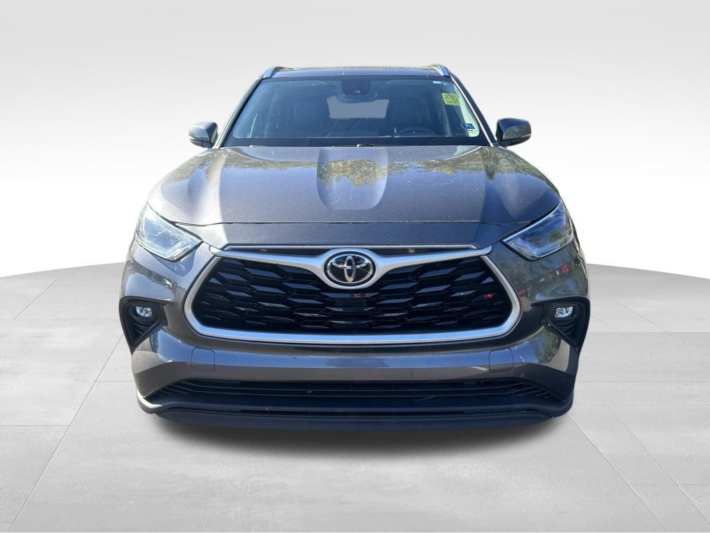 used 2021 Toyota Highlander car, priced at $29,888