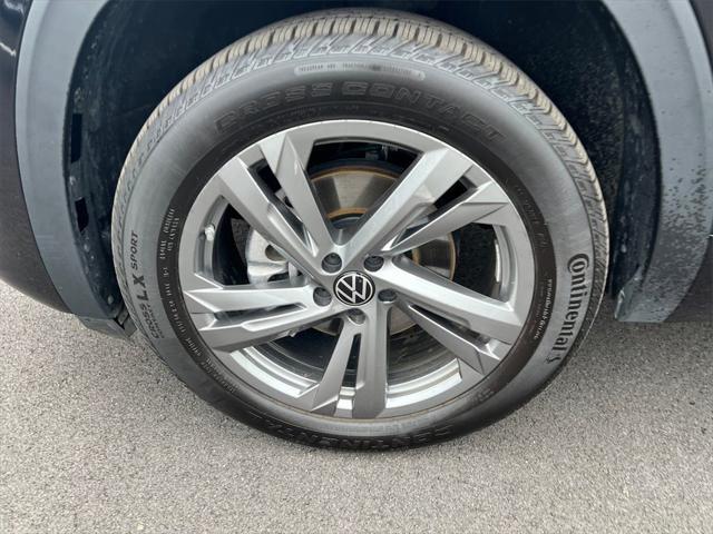 used 2024 Volkswagen Atlas Cross Sport car, priced at $39,988