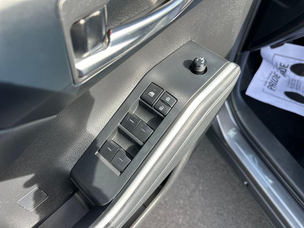 used 2022 Toyota Highlander Hybrid car, priced at $40,888