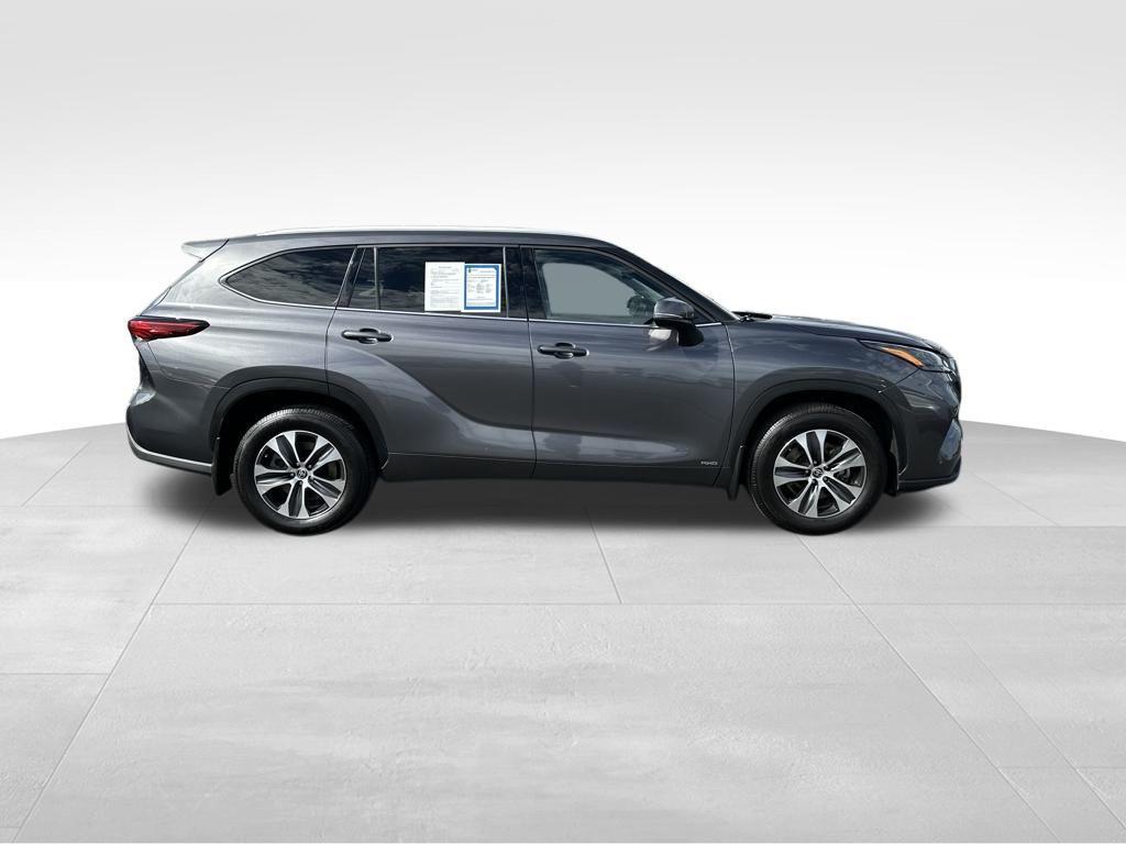 used 2022 Toyota Highlander Hybrid car, priced at $40,888