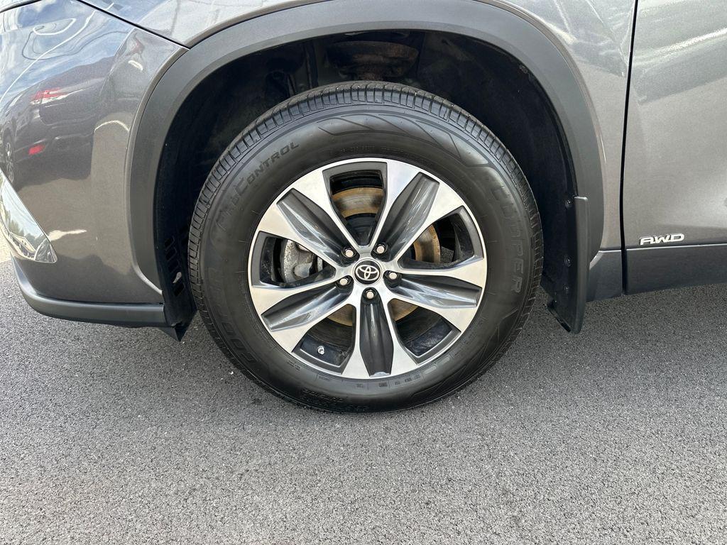 used 2022 Toyota Highlander Hybrid car, priced at $40,888