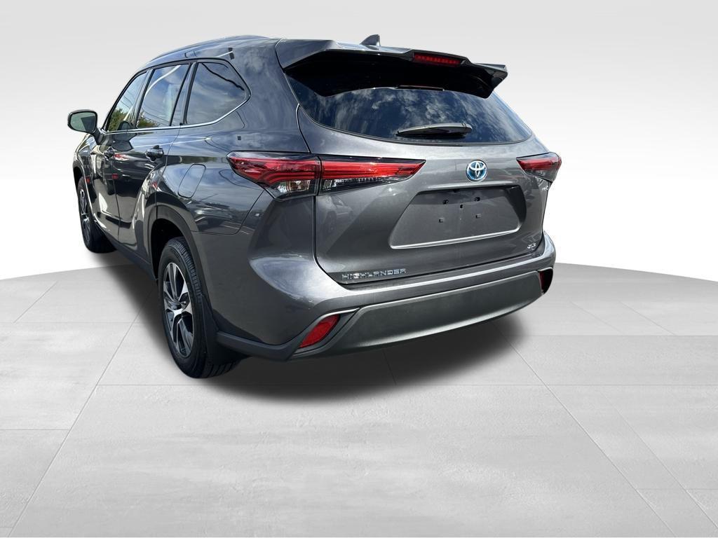used 2022 Toyota Highlander Hybrid car, priced at $40,888