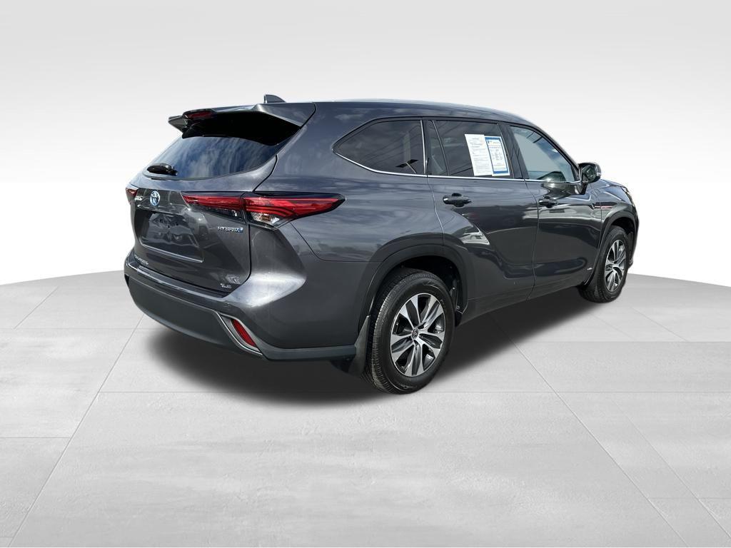 used 2022 Toyota Highlander Hybrid car, priced at $40,888