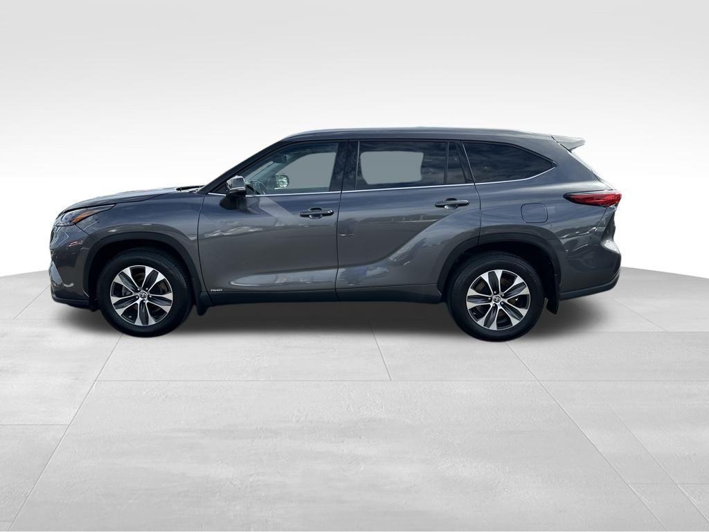 used 2022 Toyota Highlander Hybrid car, priced at $40,888