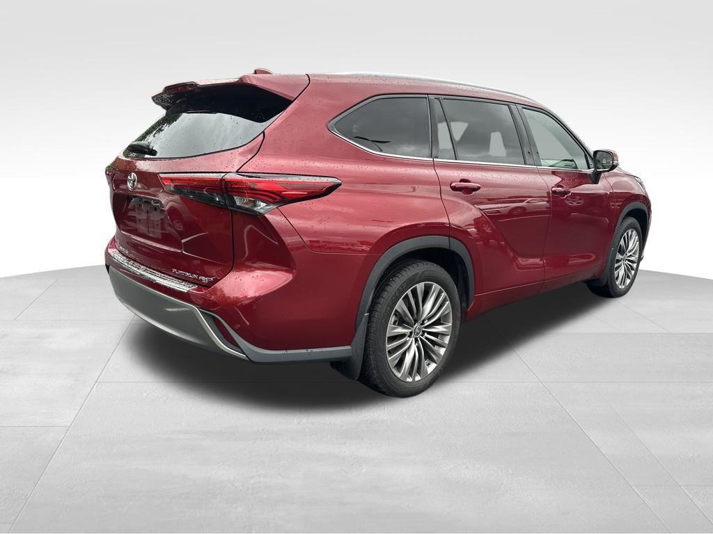 used 2021 Toyota Highlander car, priced at $35,988