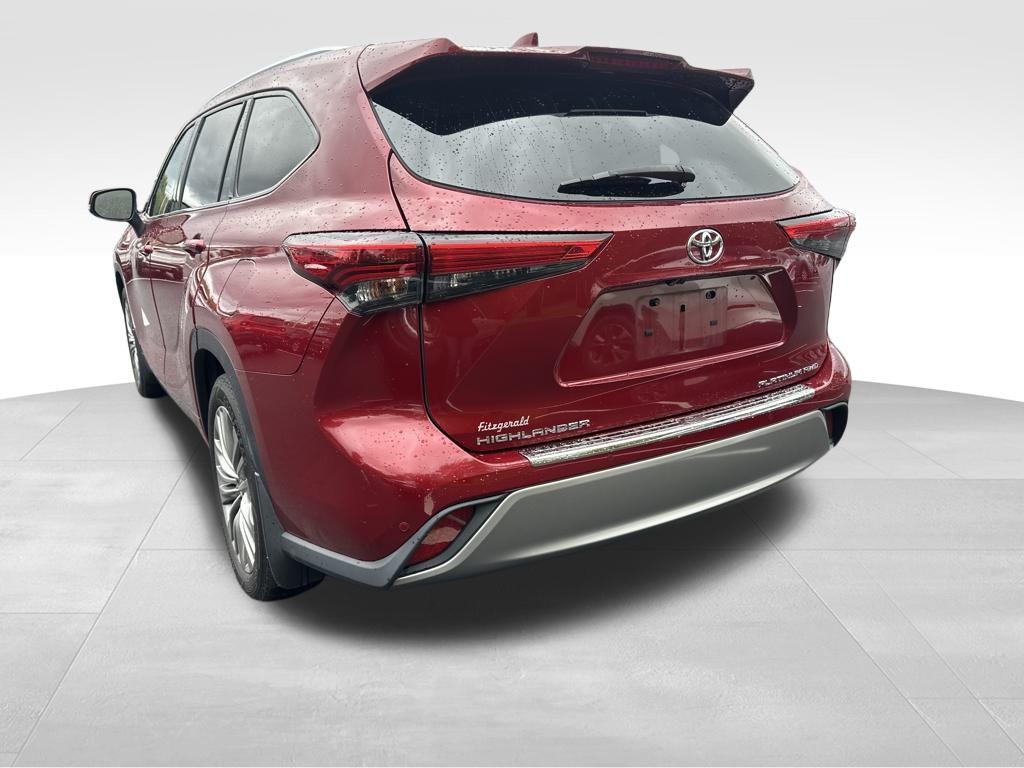 used 2021 Toyota Highlander car, priced at $35,988