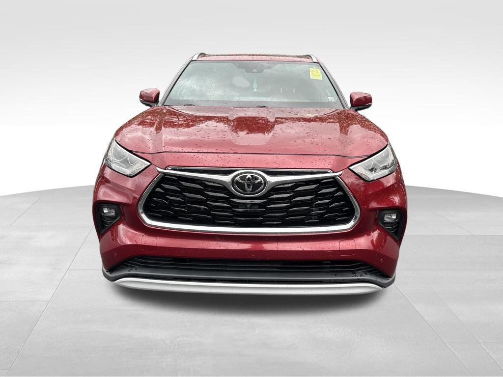 used 2021 Toyota Highlander car, priced at $35,988