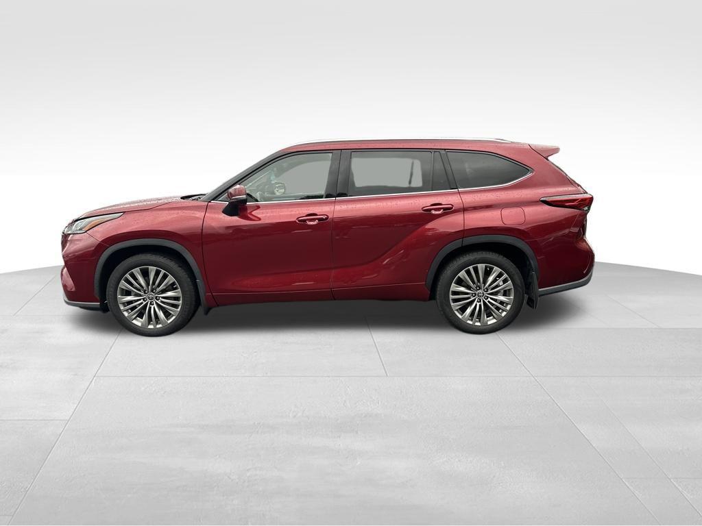 used 2021 Toyota Highlander car, priced at $35,988