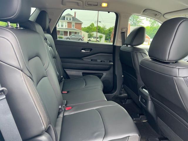 new 2025 Nissan Pathfinder car, priced at $44,287