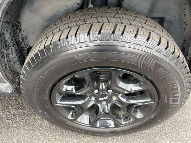 used 2019 Jeep Cherokee car, priced at $15,694