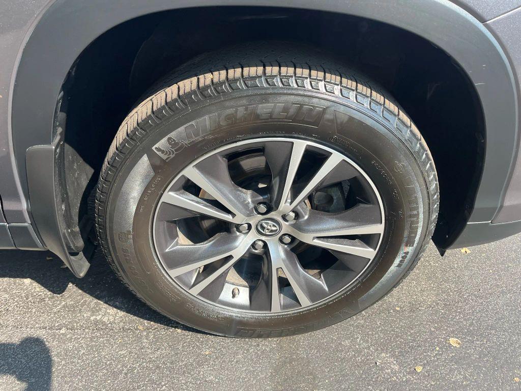 used 2019 Toyota Highlander car, priced at $23,995
