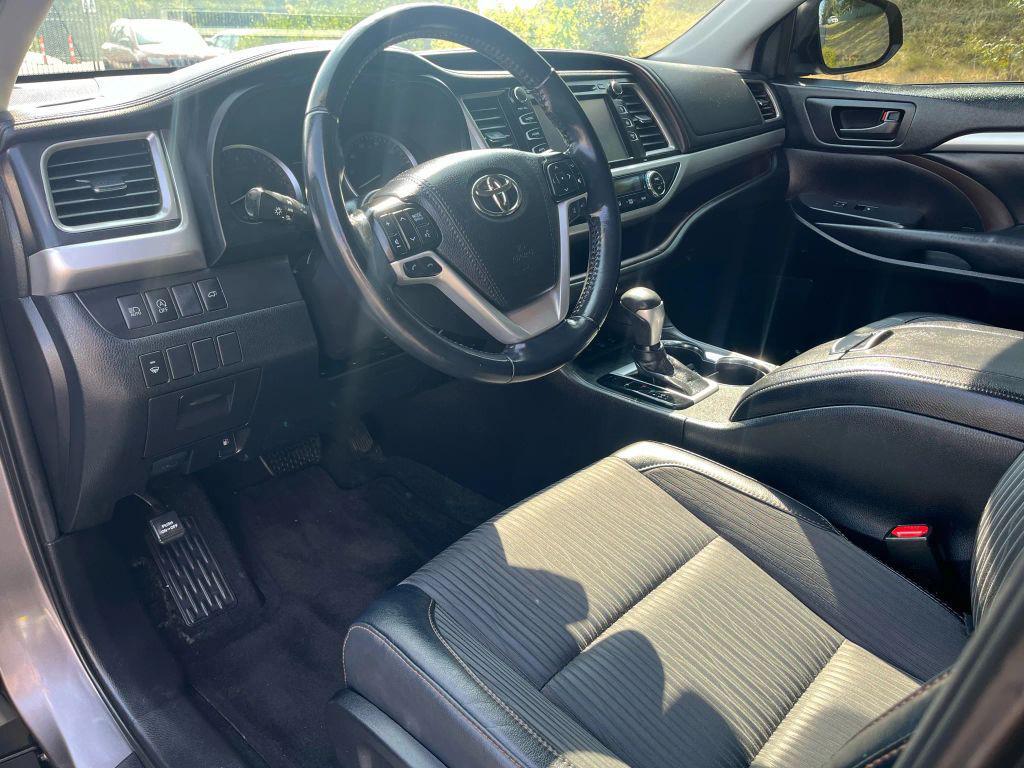 used 2019 Toyota Highlander car, priced at $23,995