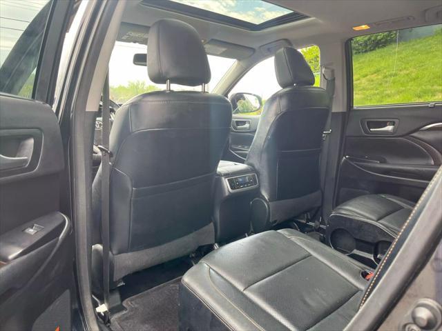 used 2015 Toyota Highlander car, priced at $19,994