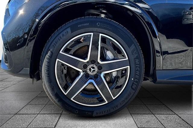 new 2025 Mercedes-Benz GLC 300 car, priced at $64,085