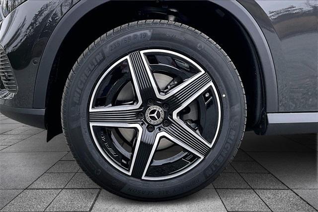new 2026 Mercedes-Benz GLC 300 car, priced at $60,620