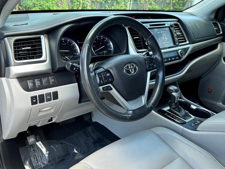 used 2019 Toyota Highlander car, priced at $31,900
