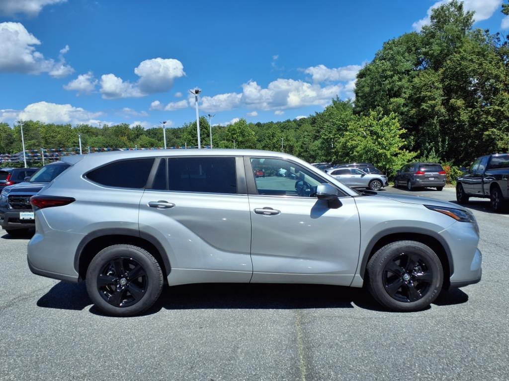 used 2023 Toyota Highlander car, priced at $29,400
