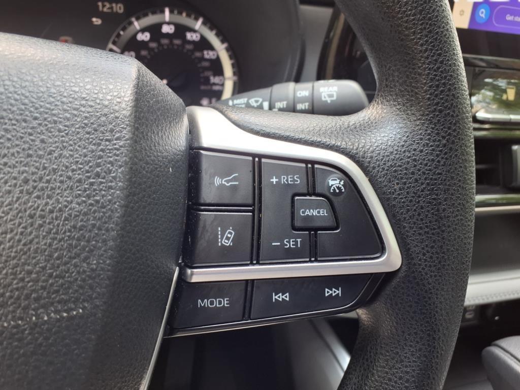 used 2023 Toyota Highlander car, priced at $31,500
