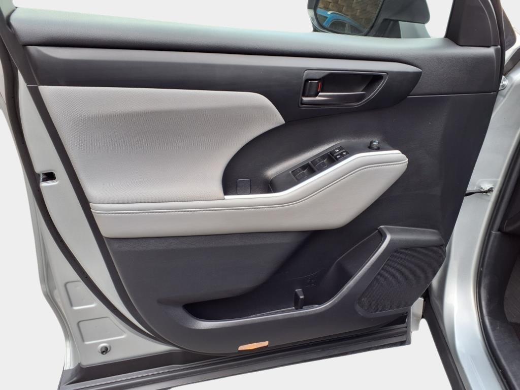 used 2023 Toyota Highlander car, priced at $31,800