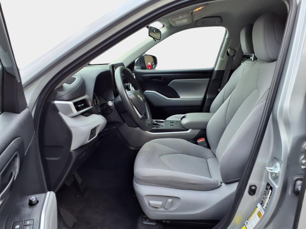 used 2023 Toyota Highlander car, priced at $31,800