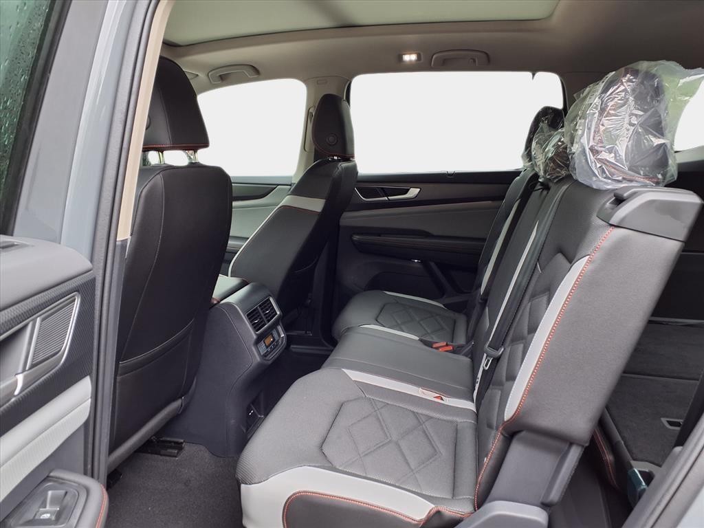 new 2025 Volkswagen Atlas car, priced at $47,976