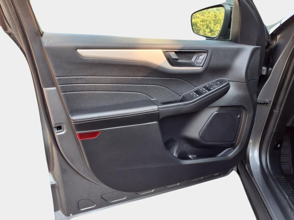 used 2022 Ford Escape car, priced at $21,900