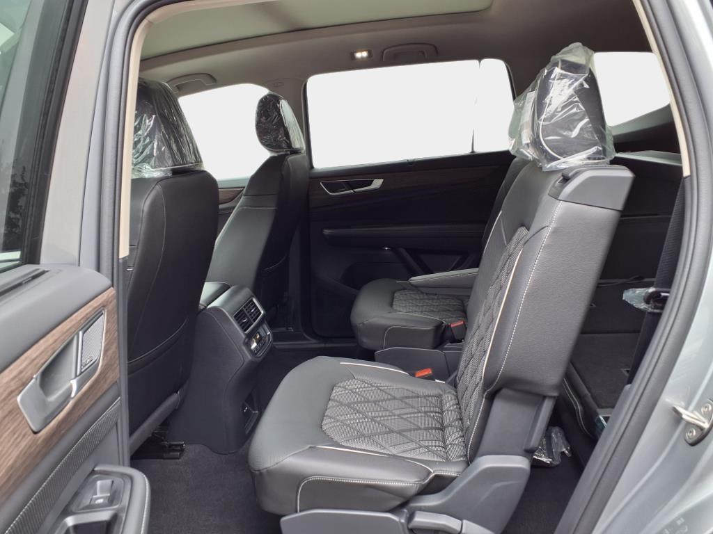 new 2025 Volkswagen Atlas car, priced at $52,971