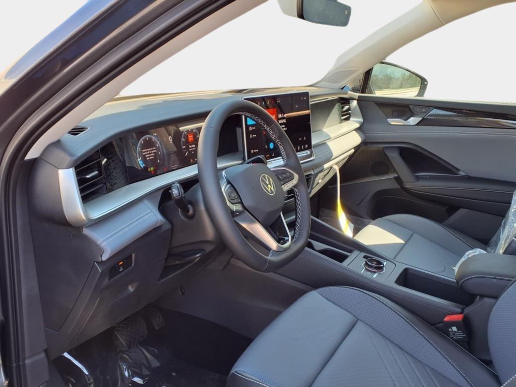 new 2025 Volkswagen Tiguan car, priced at $37,981