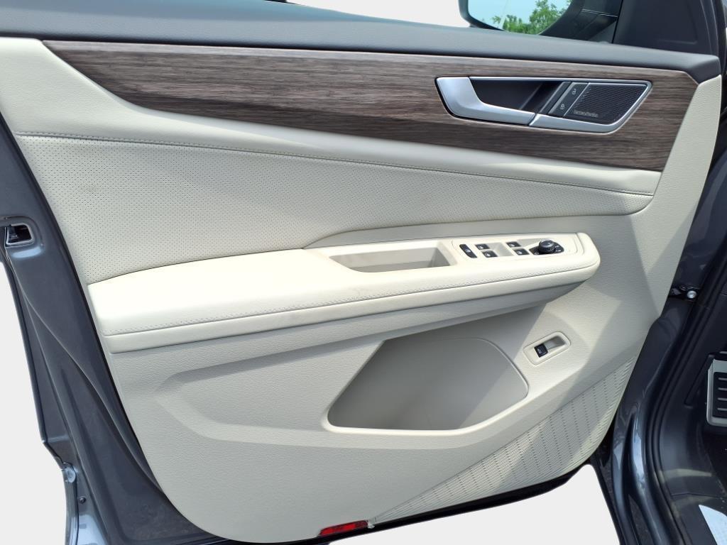 new 2025 Volkswagen Atlas car, priced at $52,373