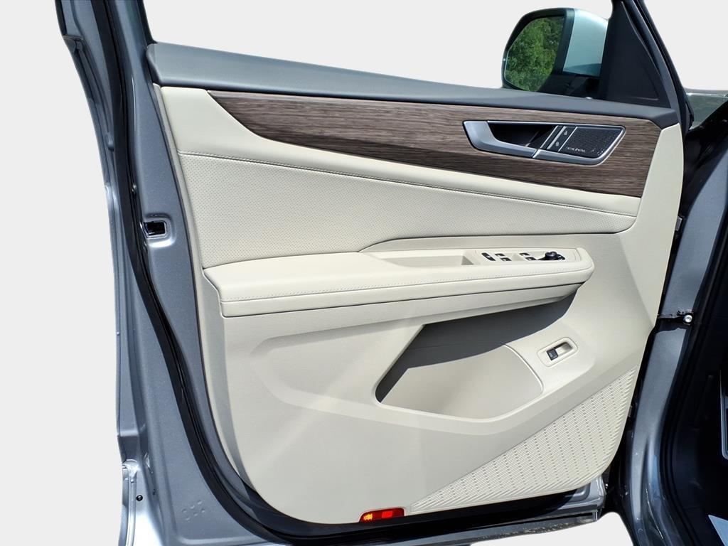 new 2025 Volkswagen Atlas car, priced at $52,639