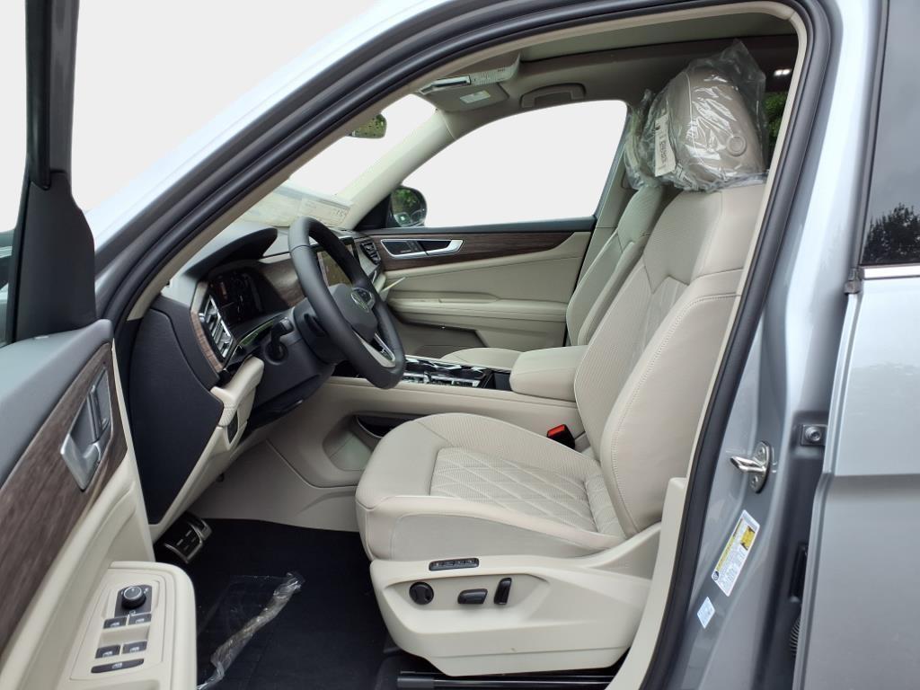 new 2025 Volkswagen Atlas car, priced at $52,971