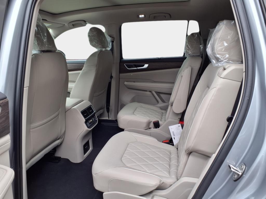 new 2025 Volkswagen Atlas car, priced at $52,971