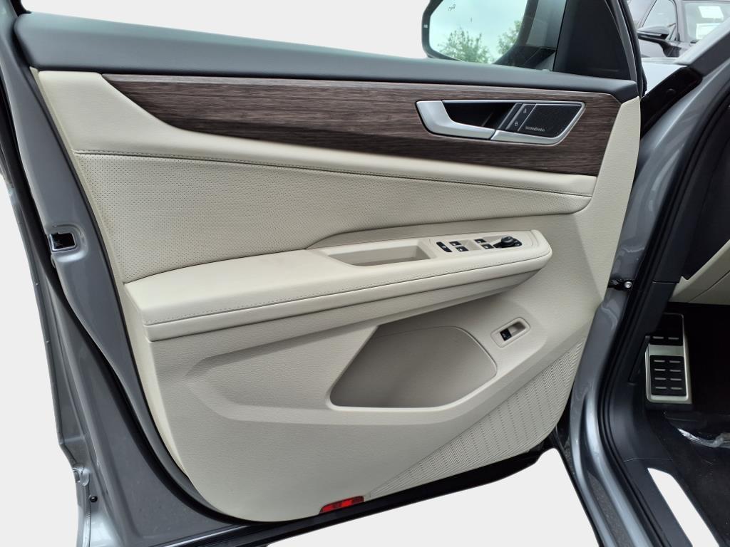new 2025 Volkswagen Atlas car, priced at $52,971