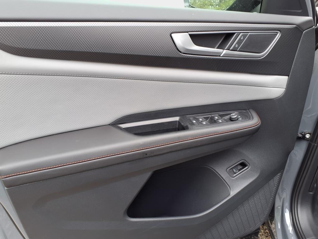 new 2025 Volkswagen Atlas car, priced at $48,574