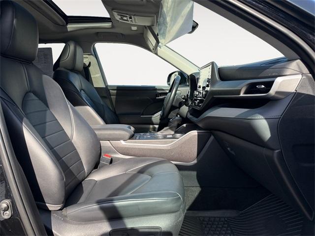 used 2020 Toyota Highlander car, priced at $35,989