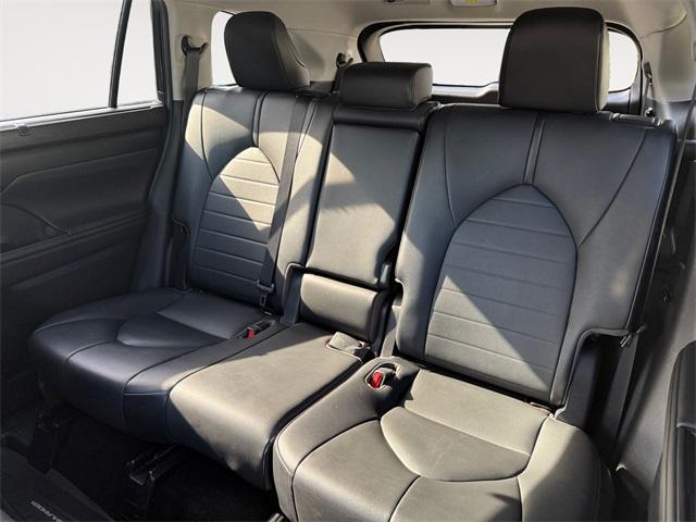 used 2020 Toyota Highlander car, priced at $35,989