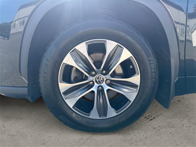 used 2020 Toyota Highlander car, priced at $35,989