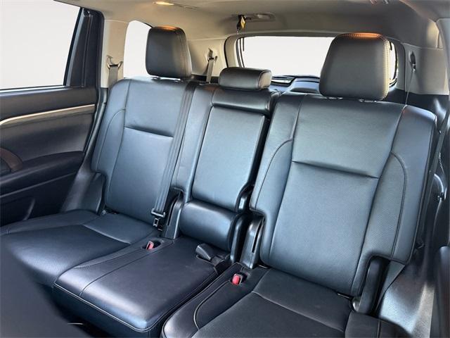 used 2019 Toyota Highlander car, priced at $26,979