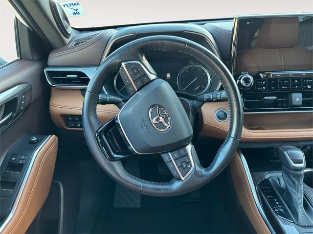 used 2020 Toyota Highlander car, priced at $36,871