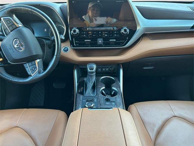 used 2020 Toyota Highlander car, priced at $36,871