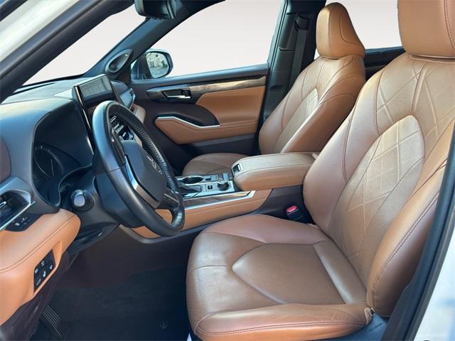 used 2020 Toyota Highlander car, priced at $36,871
