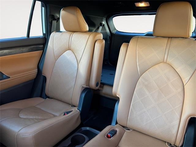 used 2020 Toyota Highlander car, priced at $36,871