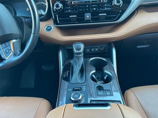 used 2020 Toyota Highlander car, priced at $36,871