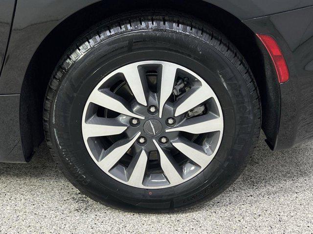 used 2023 Chrysler Pacifica Hybrid car, priced at $28,000